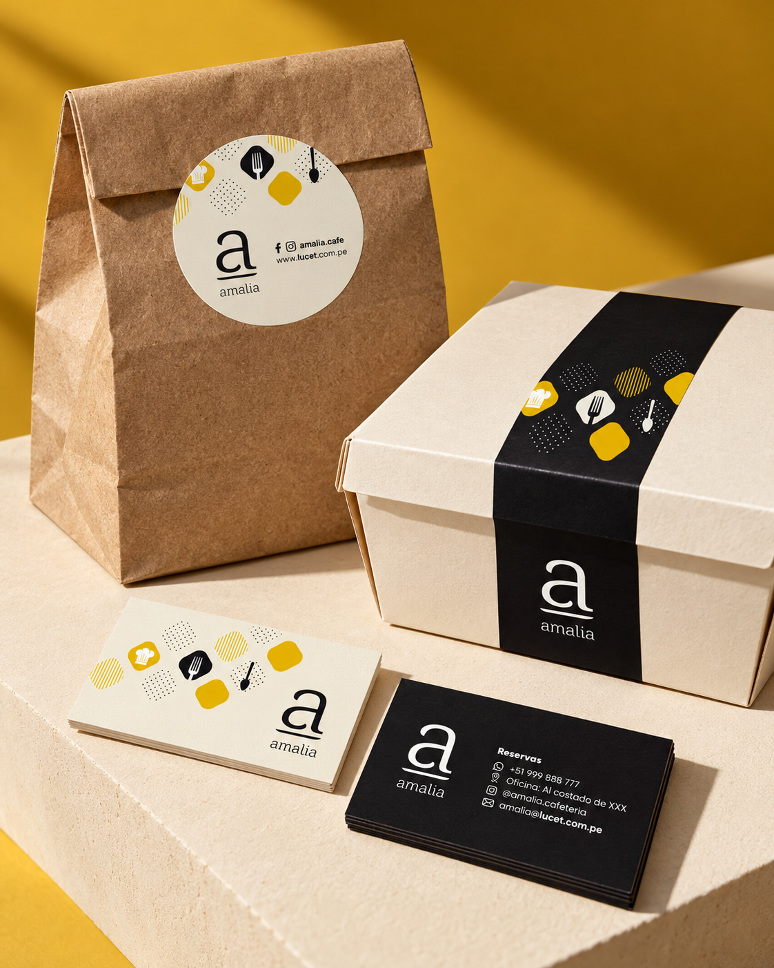 Packaging de Amalia con bolsa, caja y tarjetas de marca