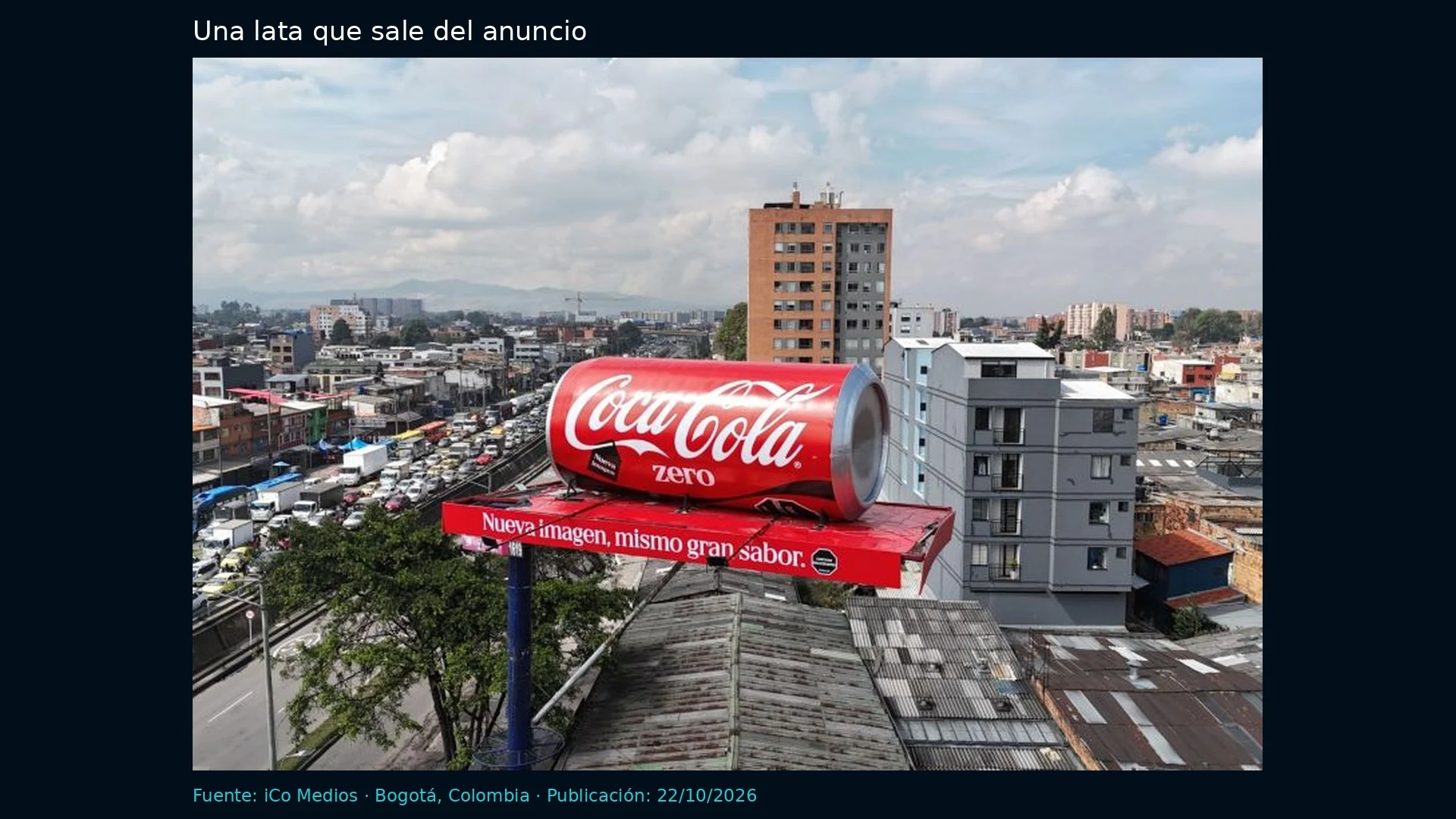 Vista frontal de la valla volumétrica de Coca-Cola Zero en Bogotá.
