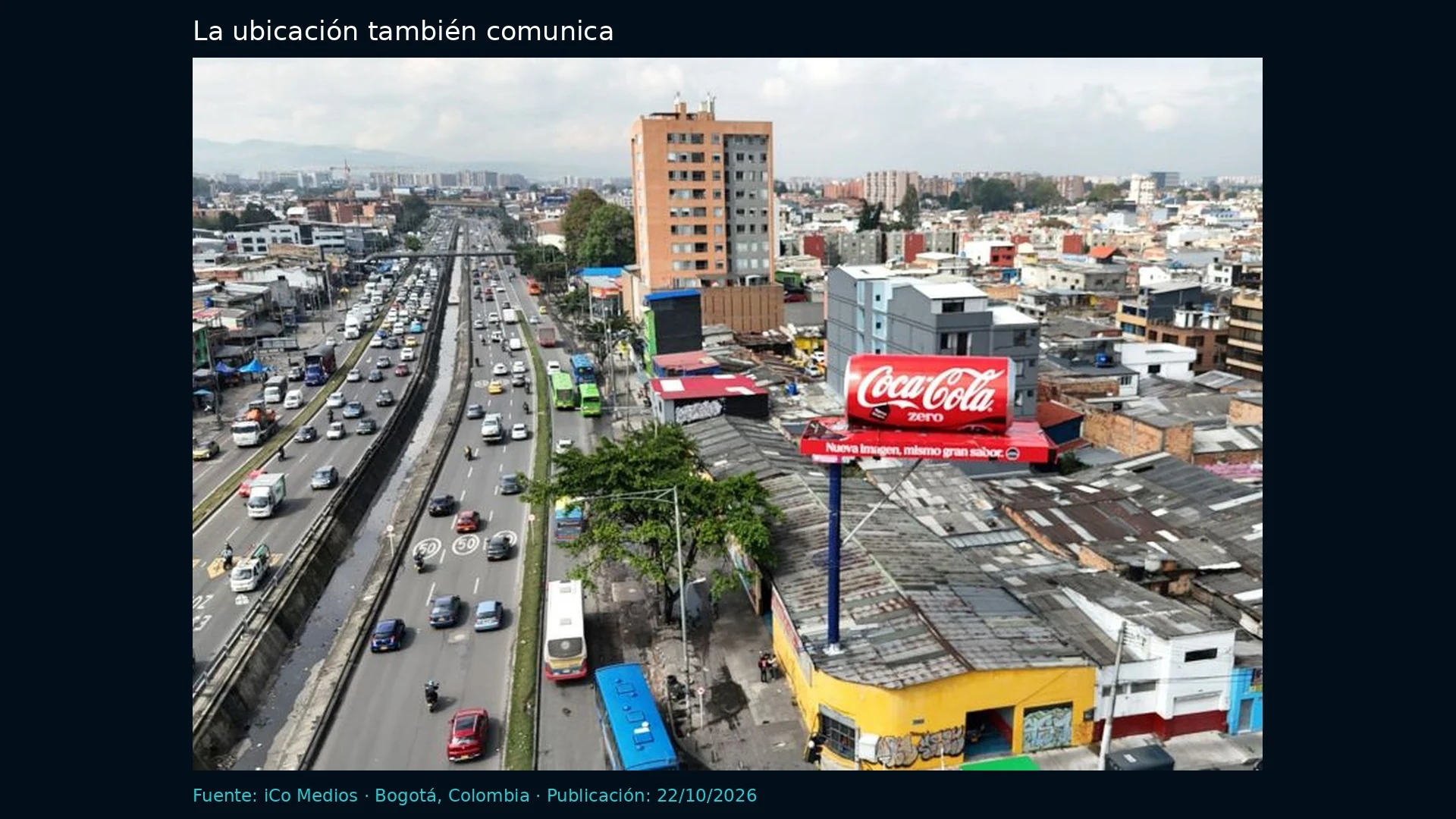Vista de la valla junto a la avenida Boyacá y su entorno urbano.