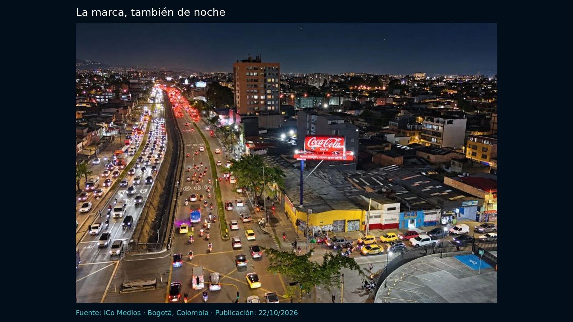 Vista nocturna de la instalación y de la avenida Boyacá.